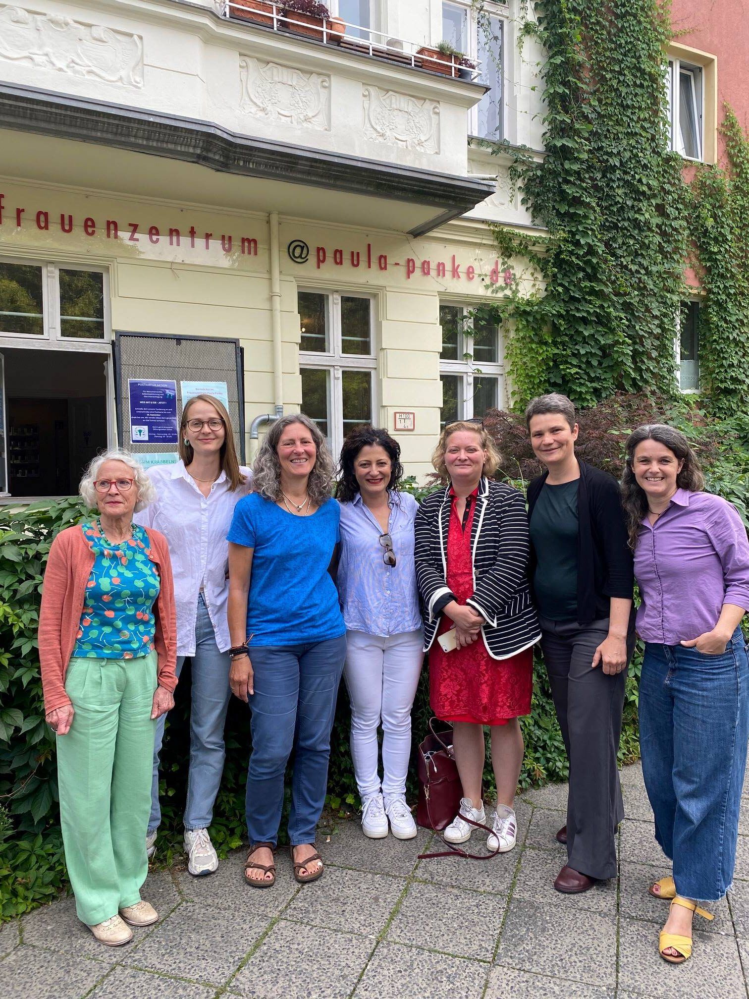 v.l.n.r. Heike Gerstenberger, Johanna Sünnemann, Barbara Hömberg, Cansel Kiziltepe, Ulrike Rosensky, Kathrin Möller, Linda Vierecke